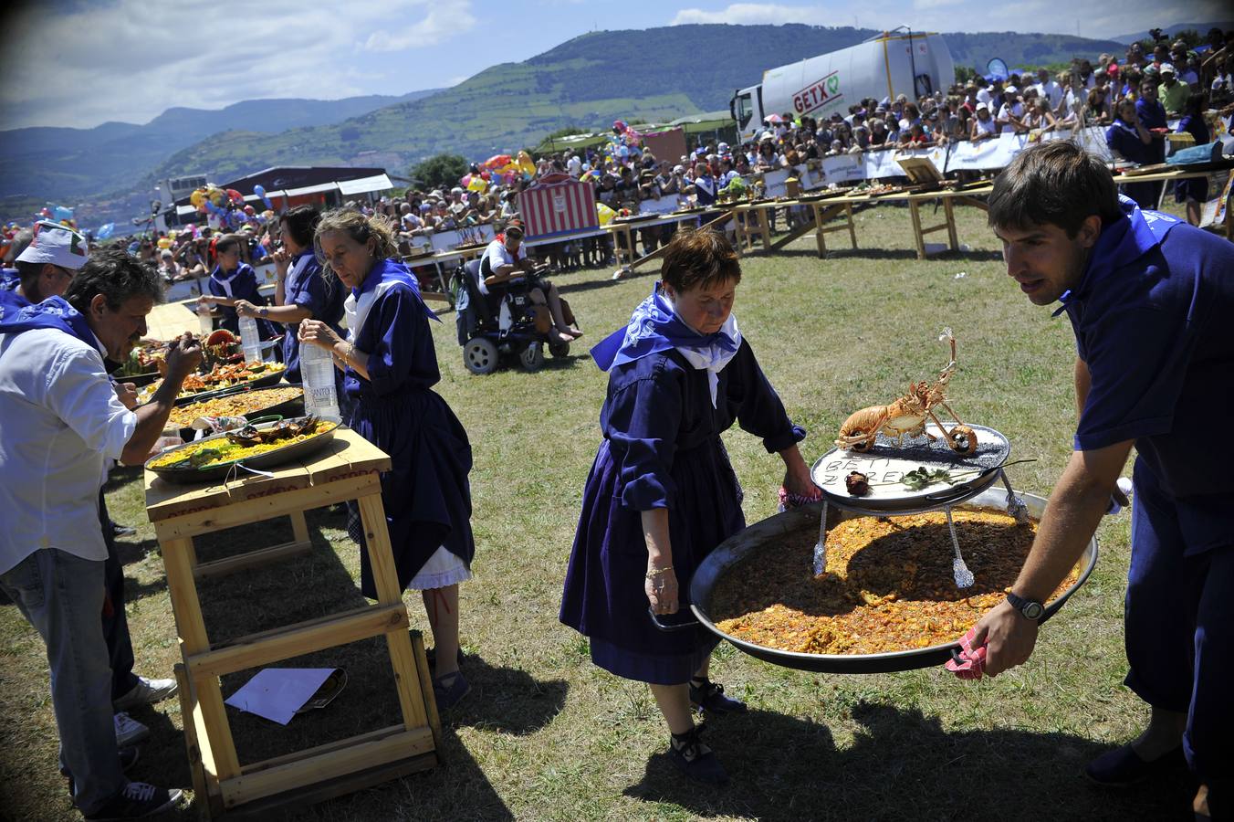 Getxo se relame con una sabrosa paella