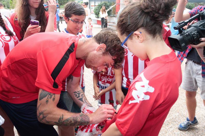 Amorebieta se entrena con el Sporting