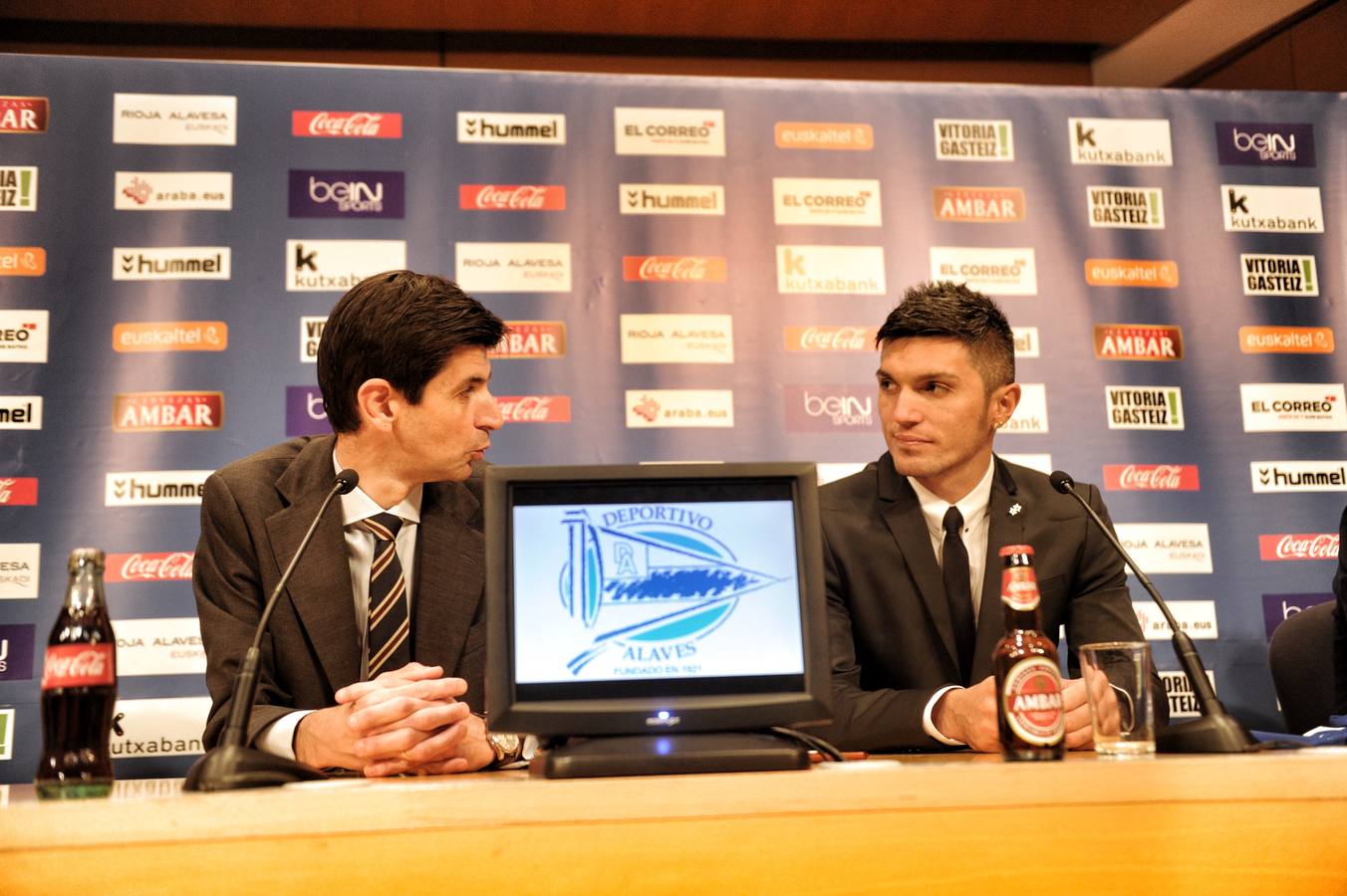 El Alavés presenta a Daniel Torres