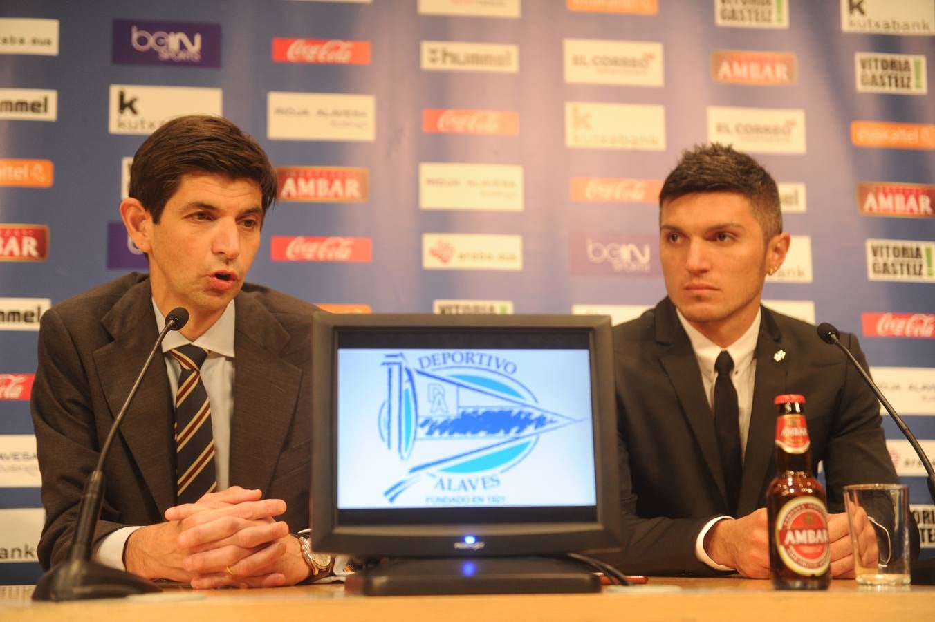 El Alavés presenta a Daniel Torres