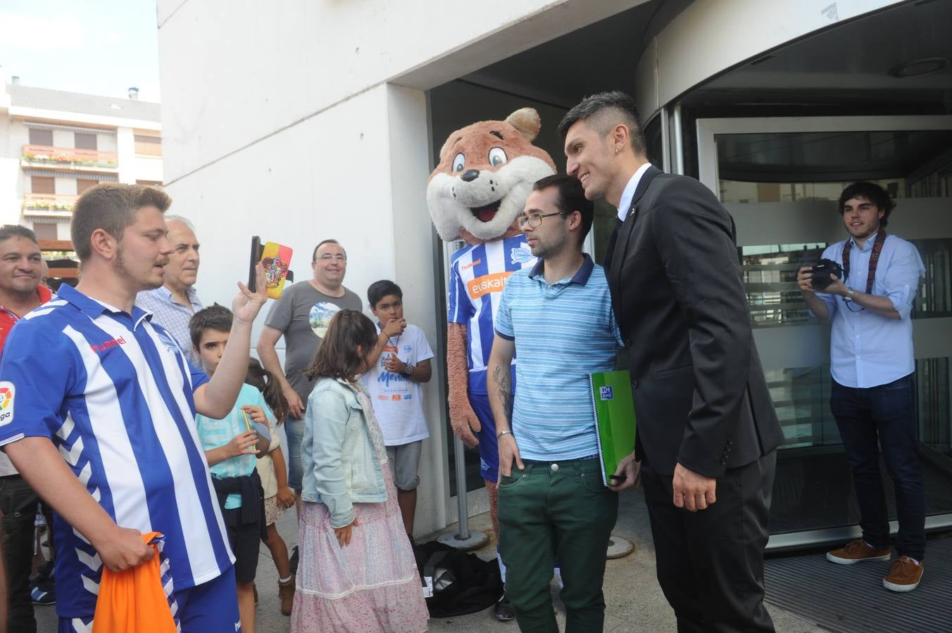 El Alavés presenta a Daniel Torres