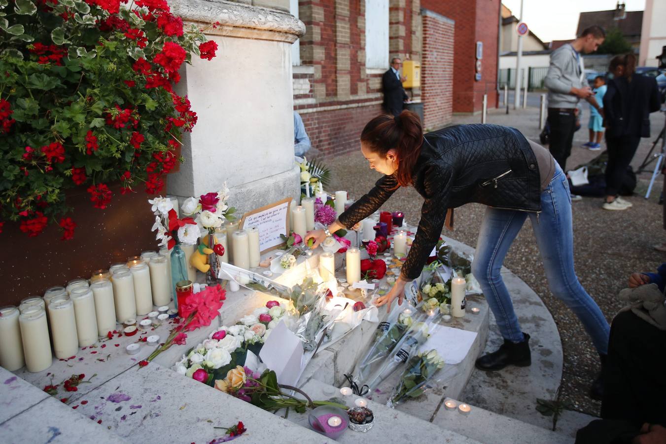 Saint-Etienne-du-Rouvray llora la muerte de su sacerdote