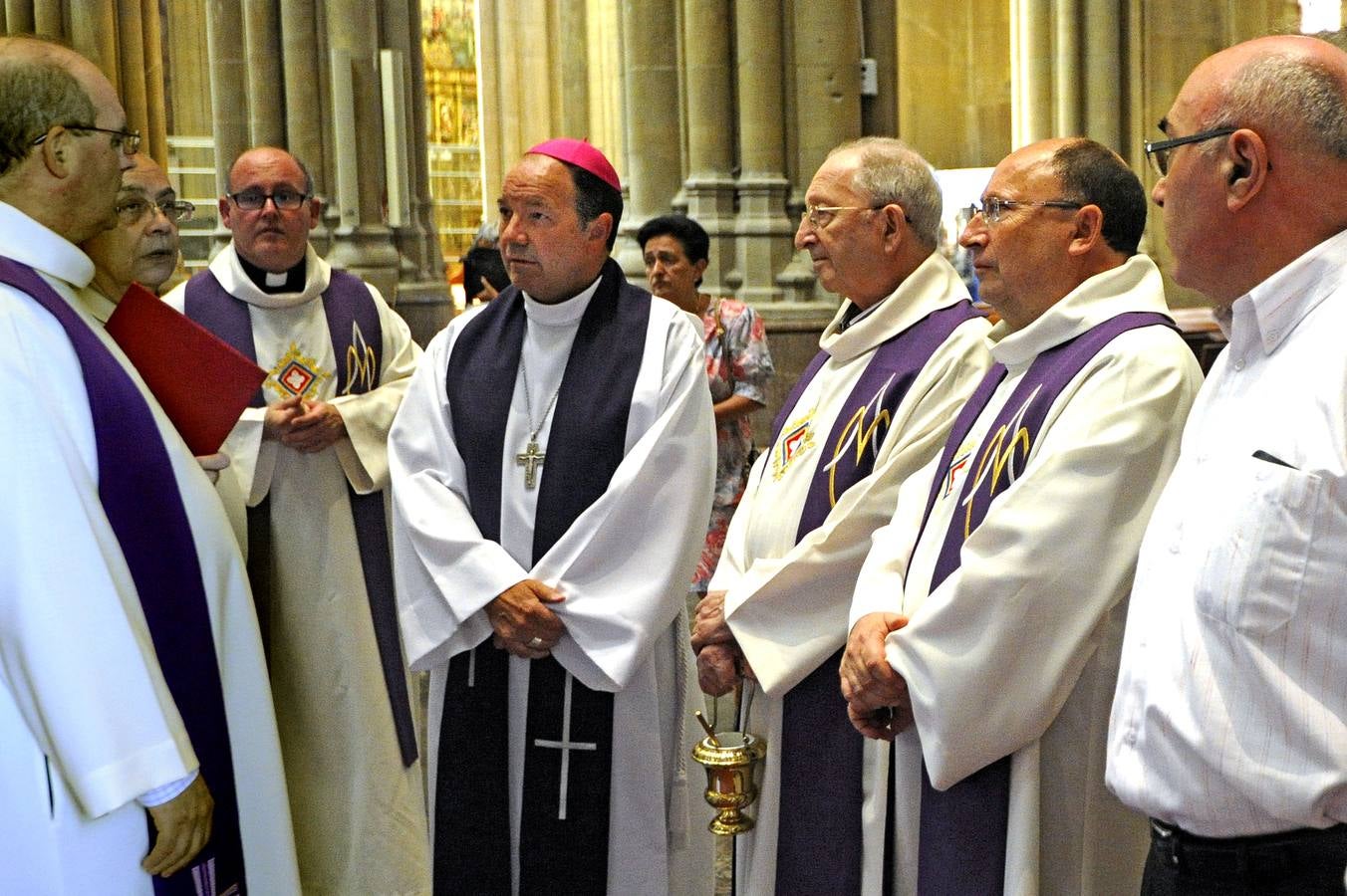 Vitoria y la comunidad religiosa da un emotivo adiós a su obispo emérito fallecido, Miguel Asurmendi