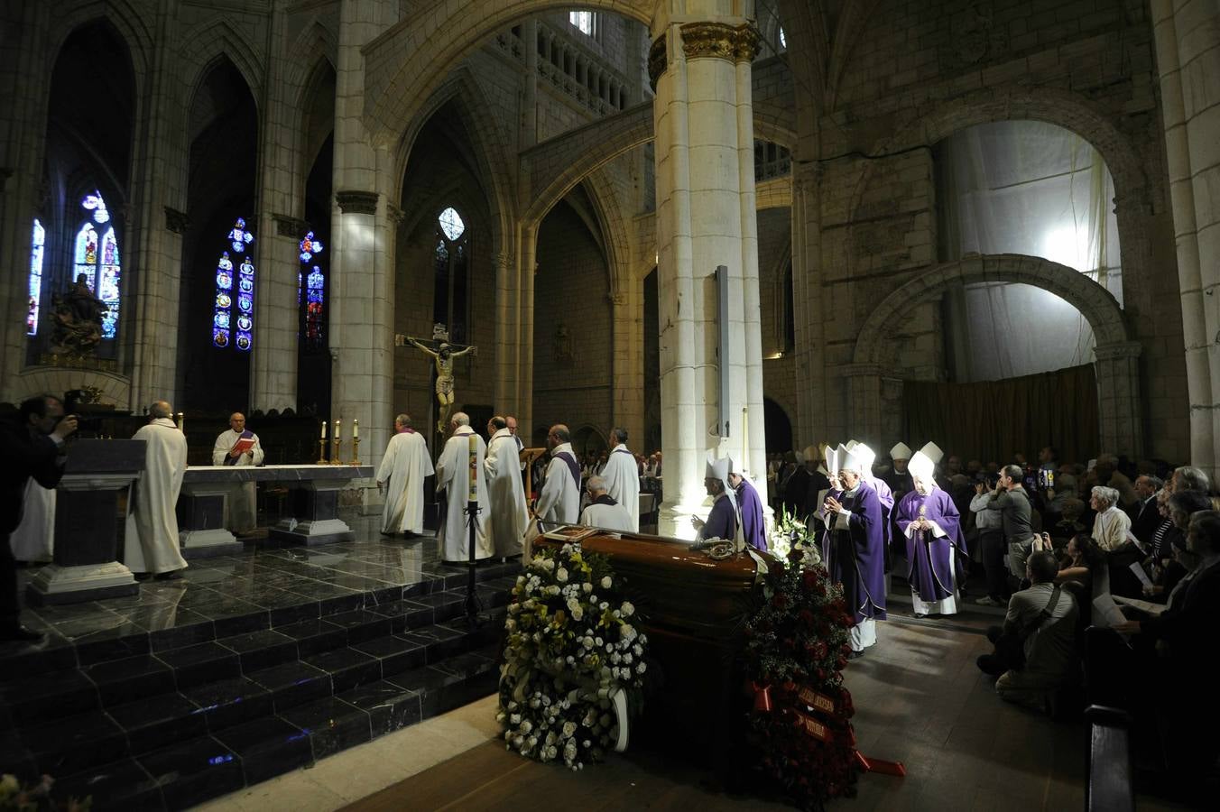 Vitoria y la comunidad religiosa da un emotivo adiós a su obispo emérito fallecido, Miguel Asurmendi