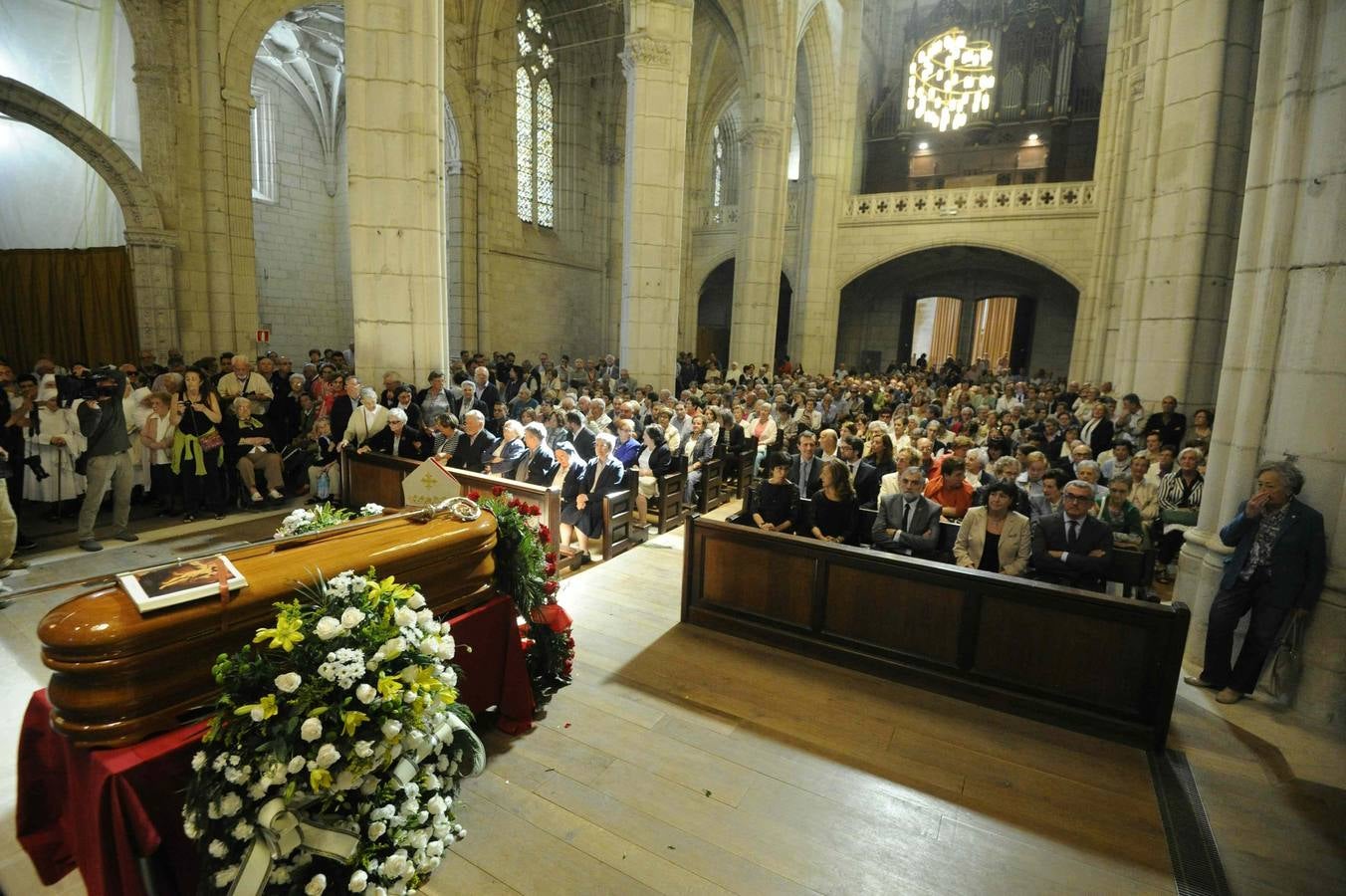 Vitoria y la comunidad religiosa da un emotivo adiós a su obispo emérito fallecido, Miguel Asurmendi