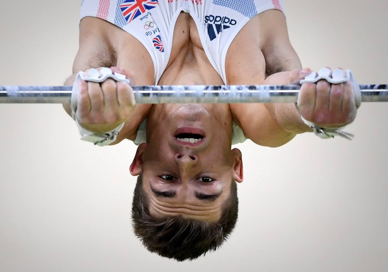 El británico Max Whitlock, compitiendo en gimnasia.