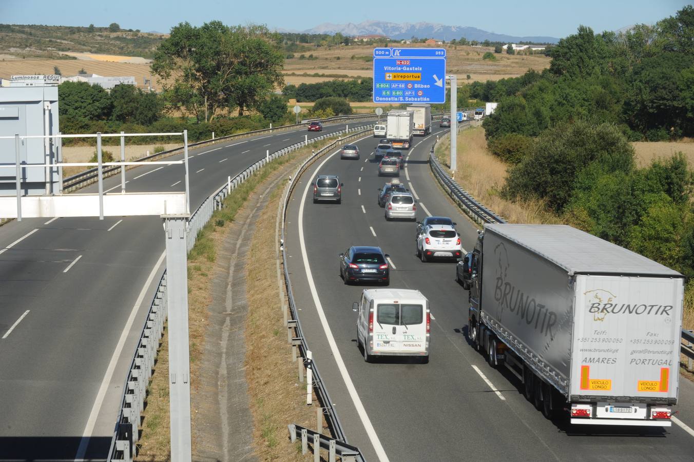 Retenciones y tráfico lento en Álava