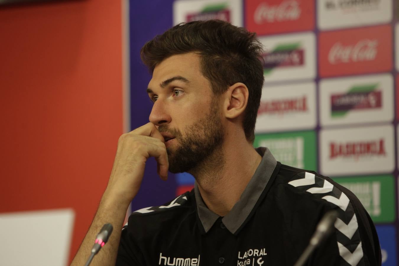 Bargnani, presentado como nuevo jugador baskonista