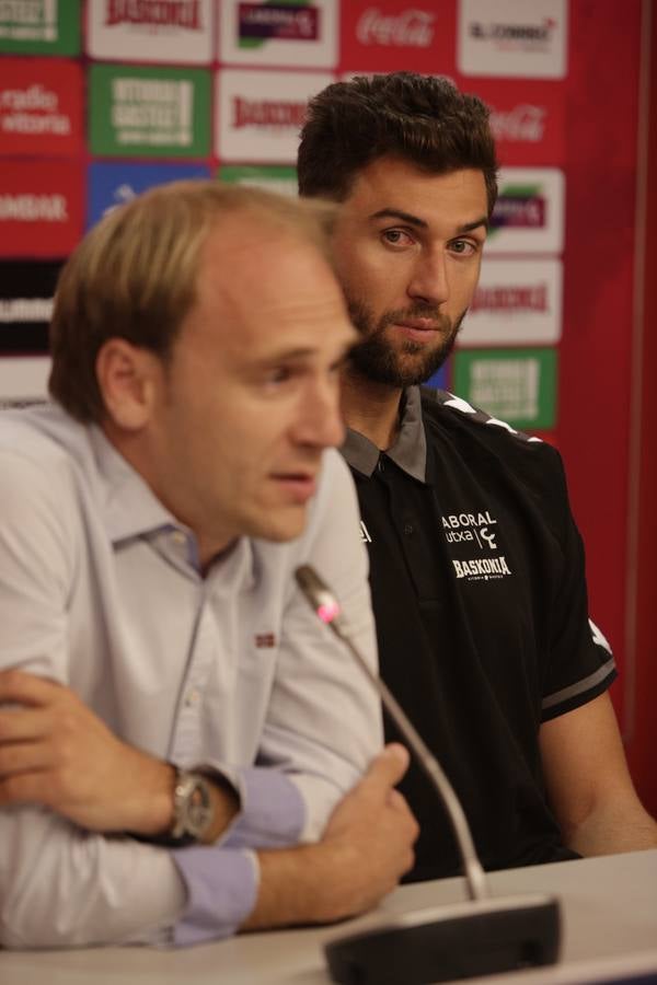 Bargnani, presentado como nuevo jugador baskonista