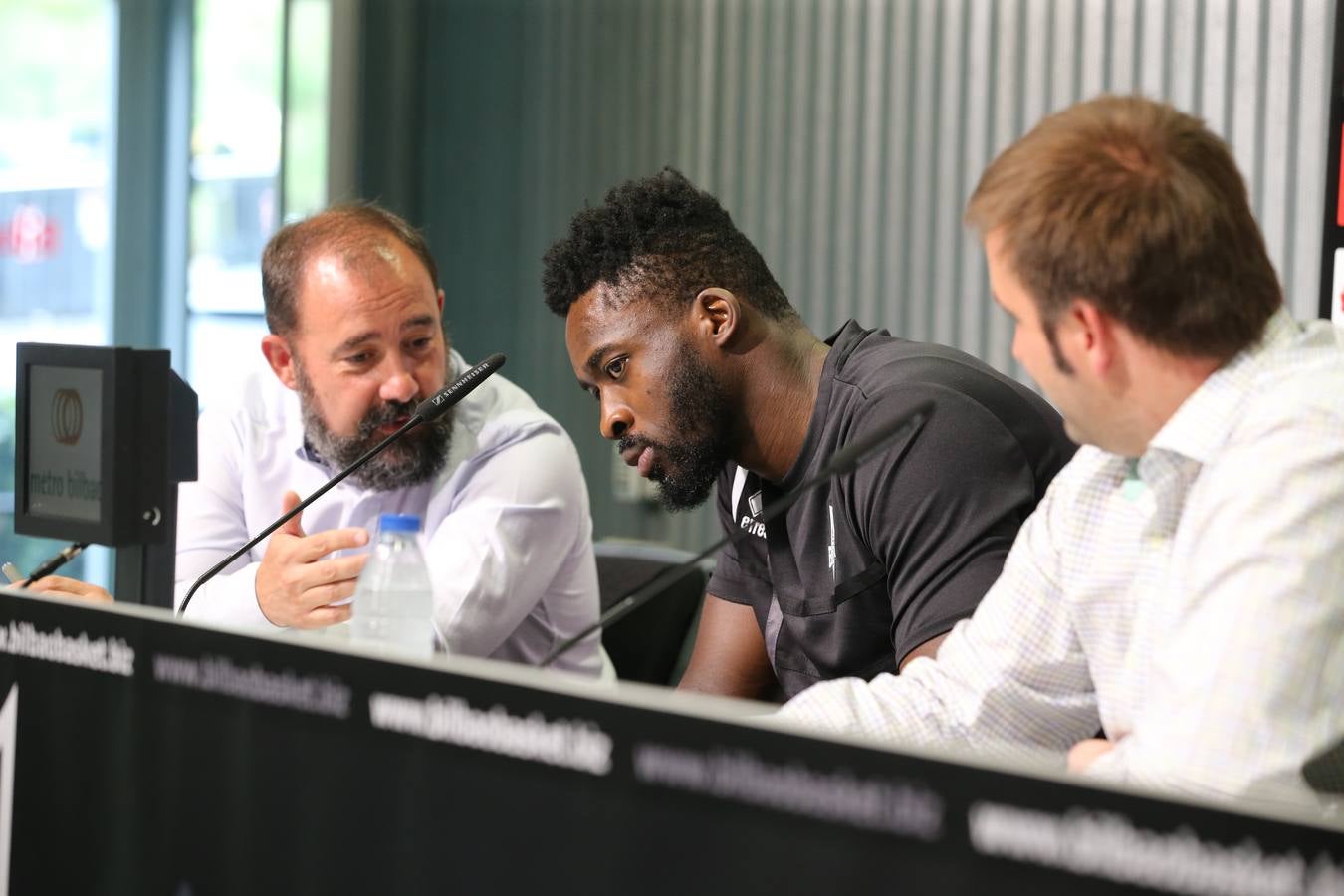 La presentación de Micheal Eric como jugador del Bilbao Basket, en imágenes