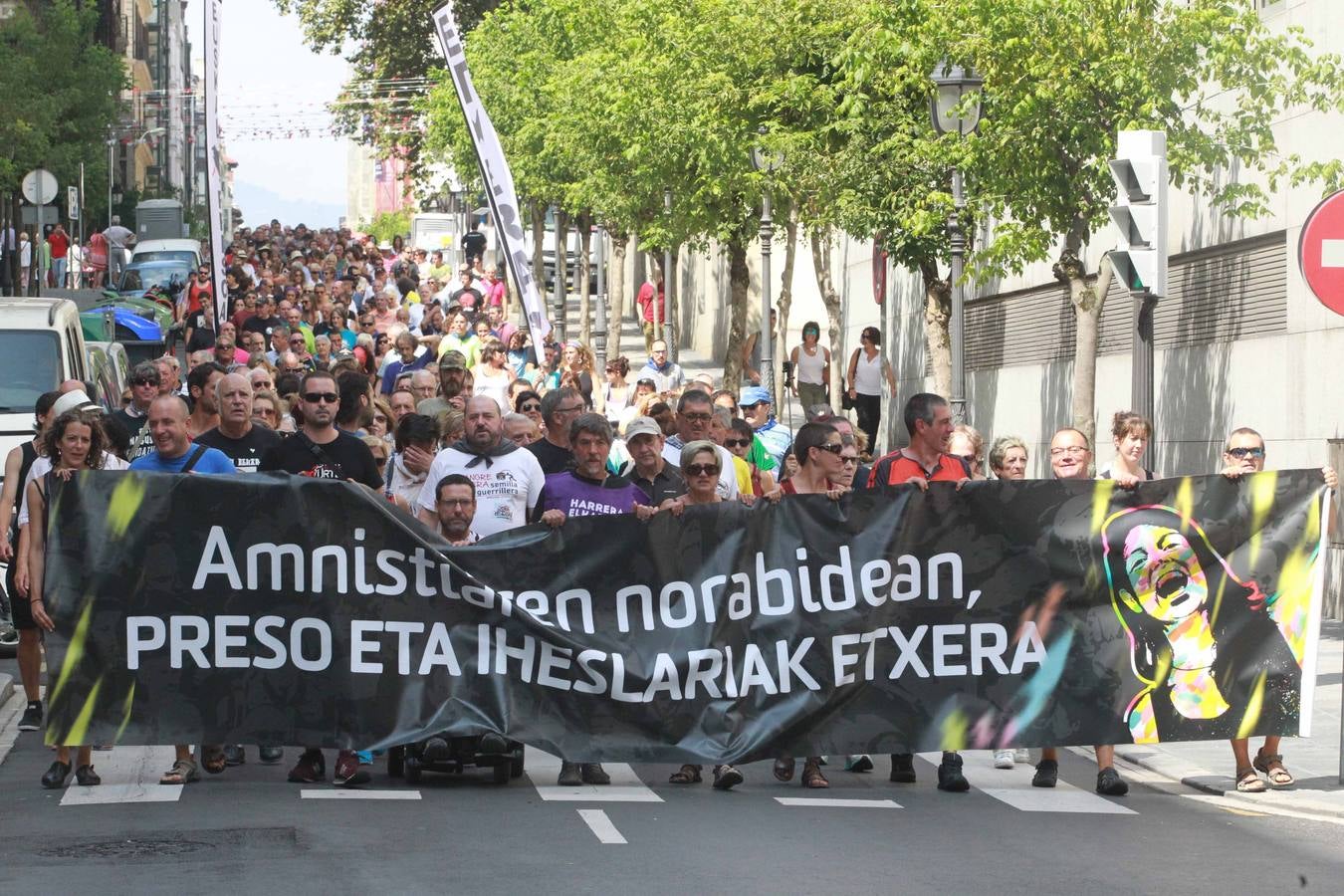 Miles de personas piden en Bilbao la amnistía para los presos y huidos de ETA