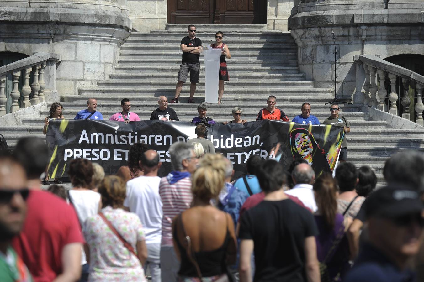 Miles de personas piden en Bilbao la amnistía para los presos y huidos de ETA