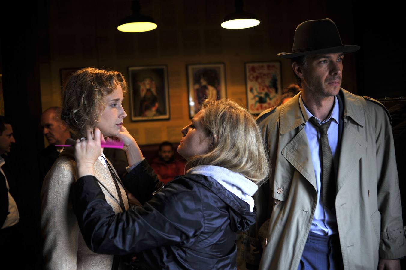 Ingrid Garcia Jonsson y James D'Arcy durante el rodaje de 'Gernika' en Atxuri. 