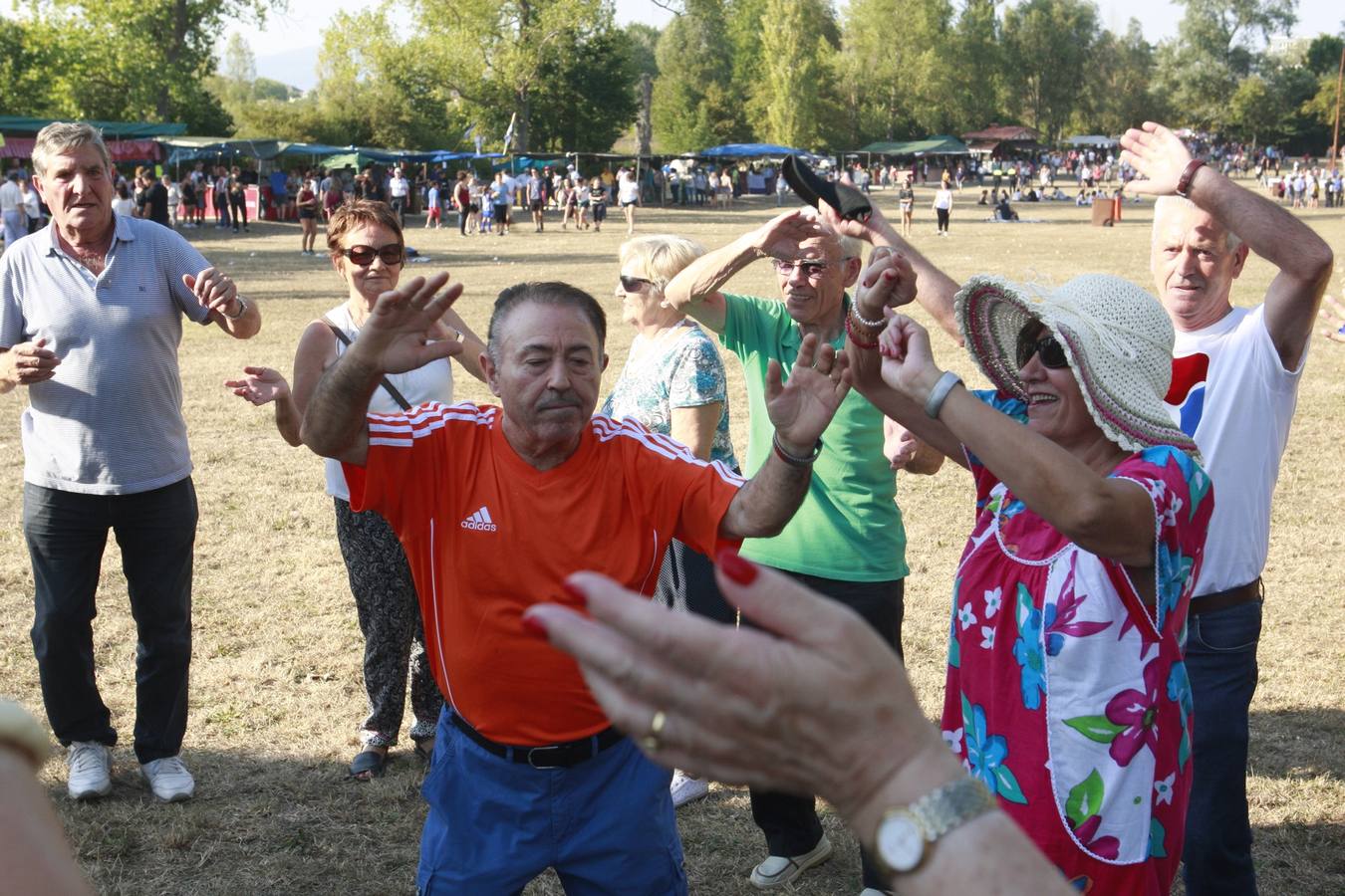 Calor, diversión y buenos alimentos en el día de Olárizu