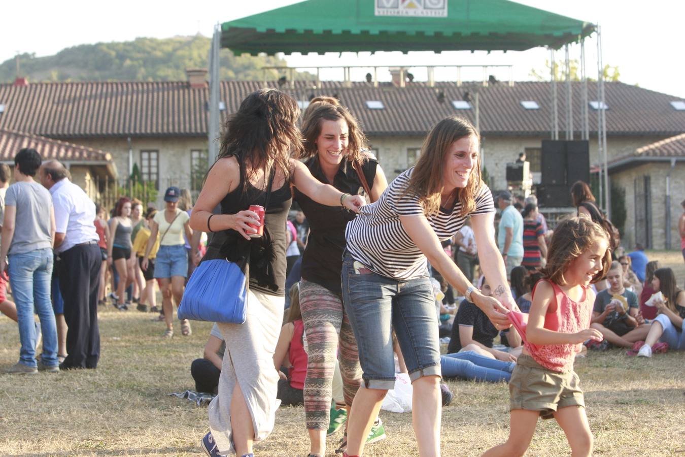 Calor, diversión y buenos alimentos en el día de Olárizu