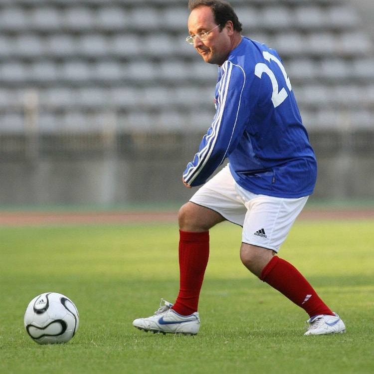 Francois Hollande, en un partido de fútbol.