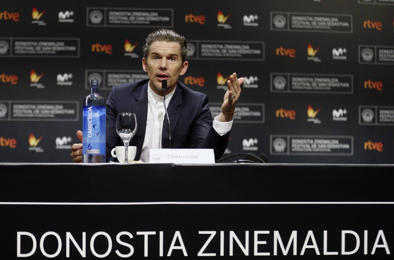 Ethan Hawke conquista el Zinemaldia con su simpatía