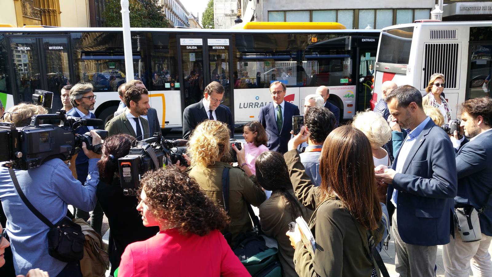 Rajoy levanta pasiones en San Sebastián