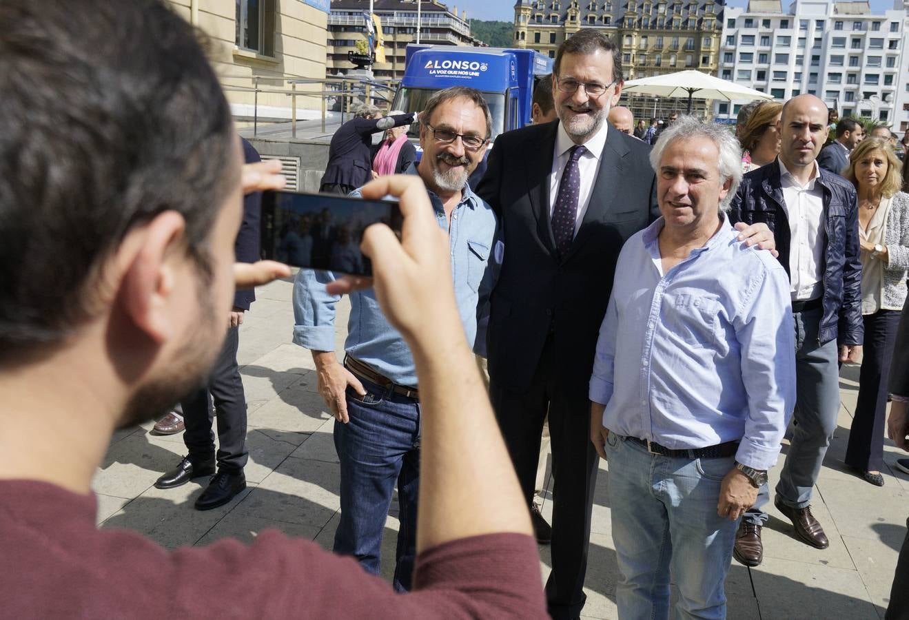Rajoy levanta pasiones en San Sebastián