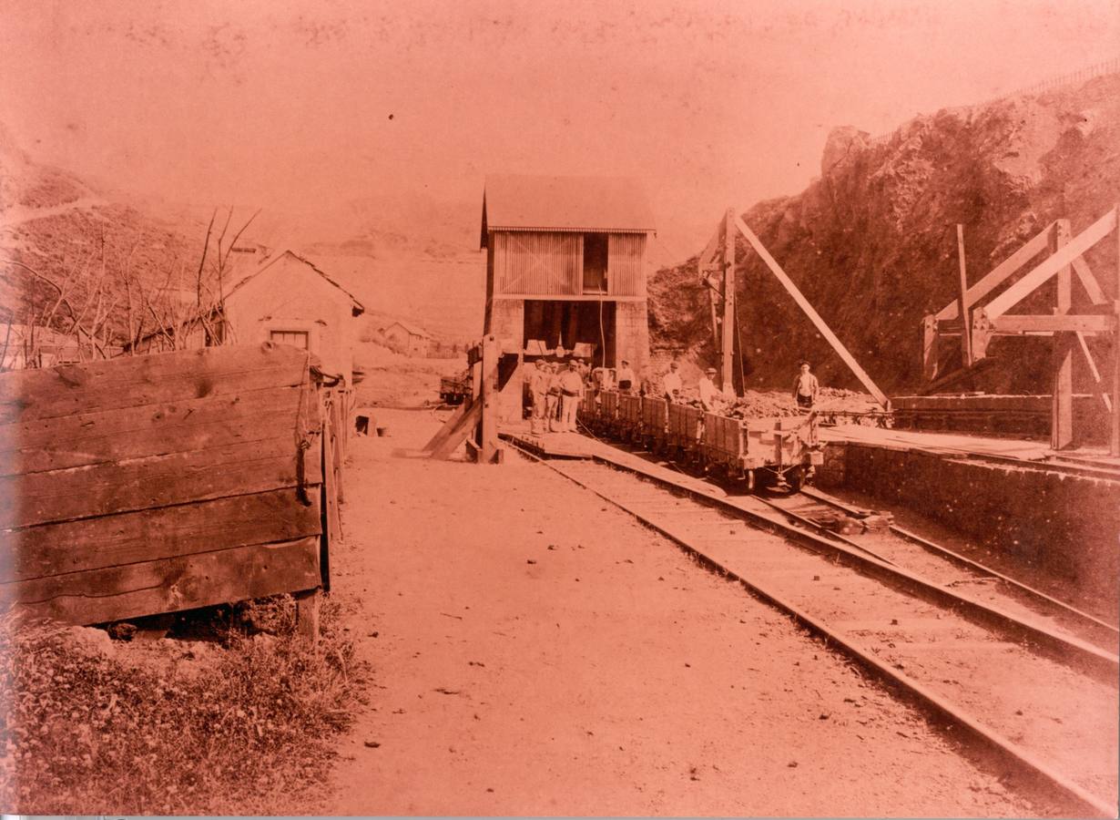 Cabeza de plano inclinado en la Orconera. Revista Minera