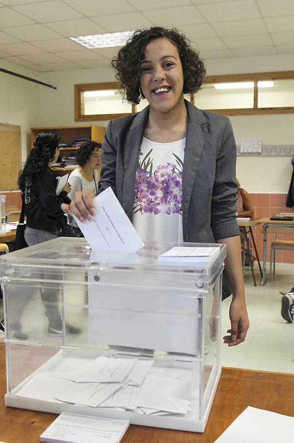 Nagua Alba, de Podemos, votando.