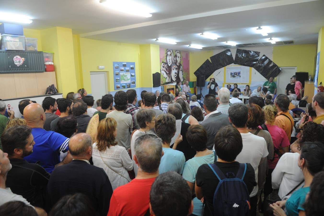 Abetxuko muestra su hartazgo y se manifiesta de nuevo ante las casas ocupadas