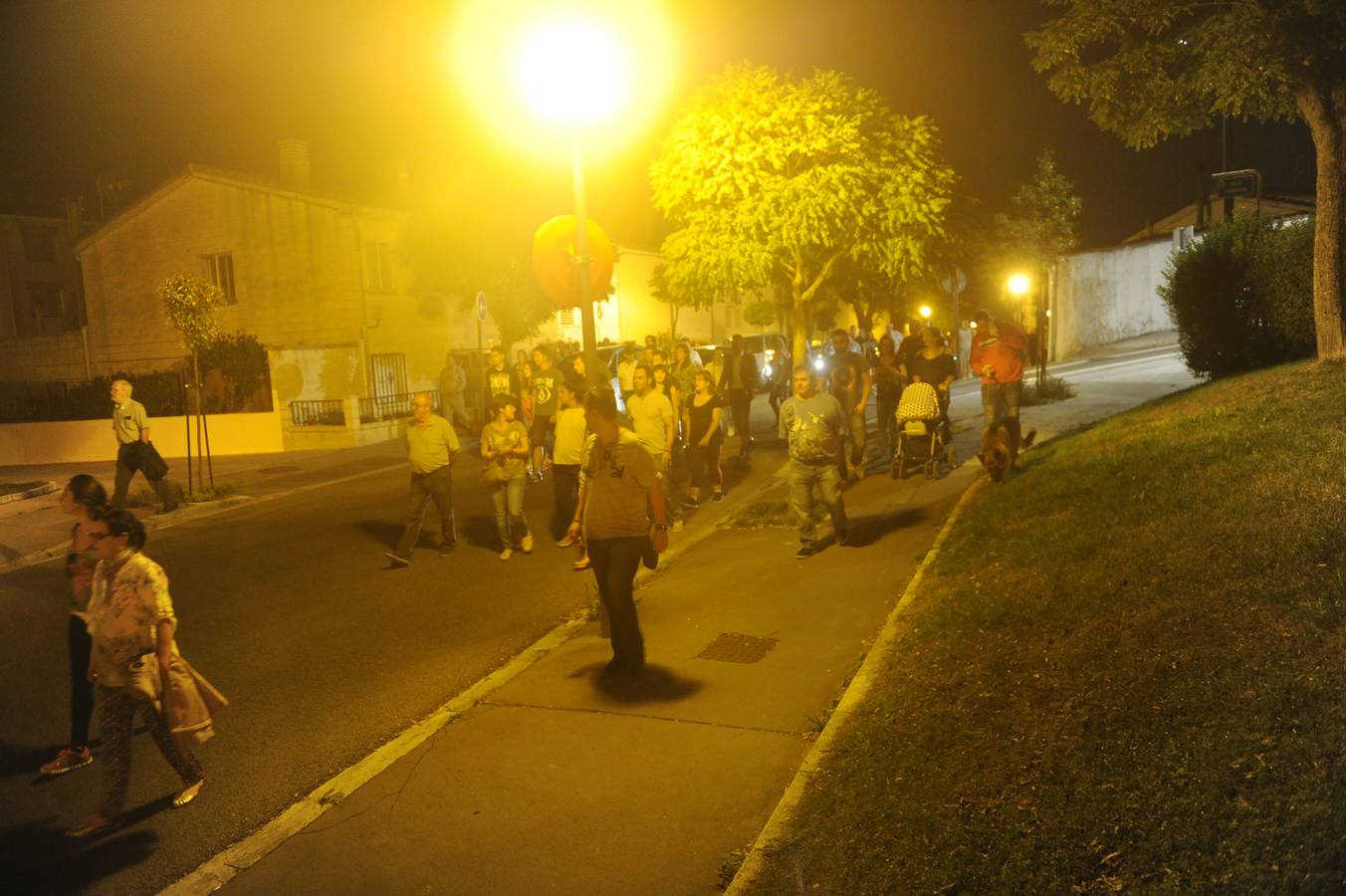 Abetxuko muestra su hartazgo y se manifiesta de nuevo ante las casas ocupadas