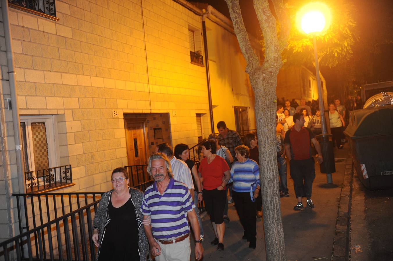 Abetxuko muestra su hartazgo y se manifiesta de nuevo ante las casas ocupadas