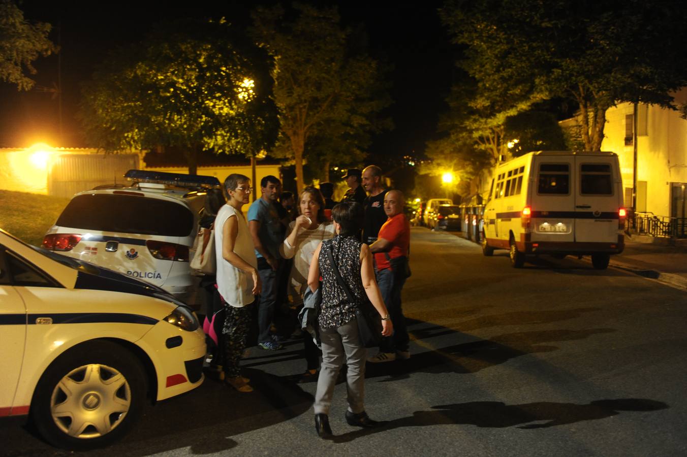 Abetxuko muestra su hartazgo y se manifiesta de nuevo ante las casas ocupadas