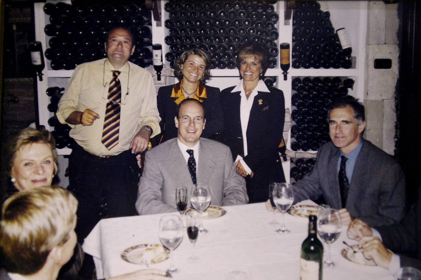 El príncipe Alberto de Mónaco se mostró «emocionado» tras comer en el txoko.