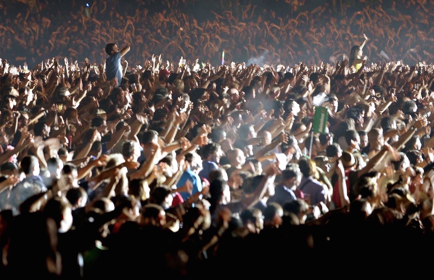 Ambiente durante el concierto de Depeche Mode en Bilbao BBK Live 2013. 