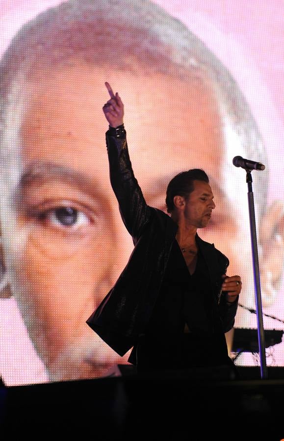 Dave Gahan, durante el concierto de Depeche Mode en Bilbao BBK Live 2009. 