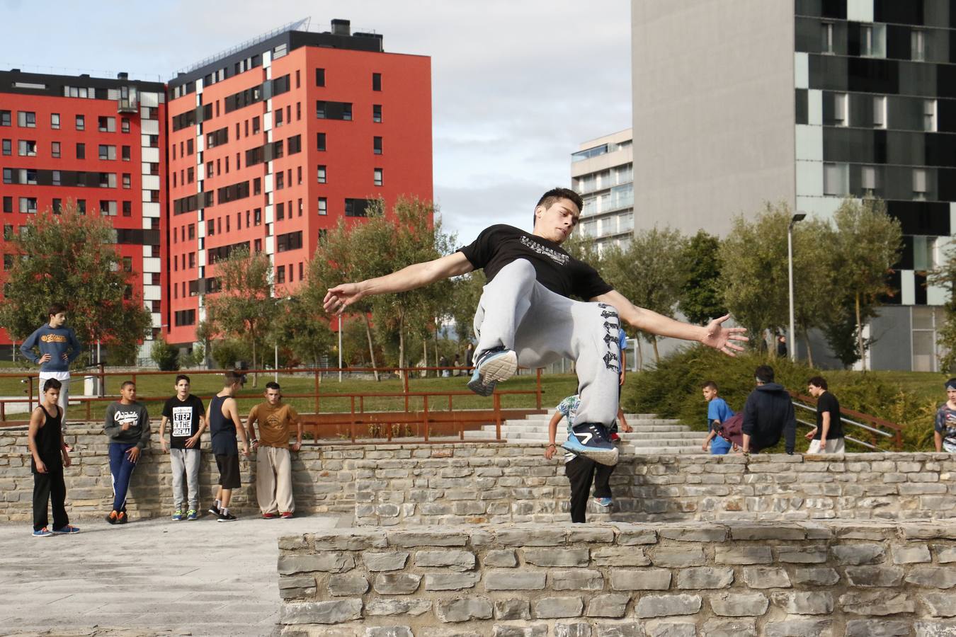 Vitoria se impulsa a la moda del parkour