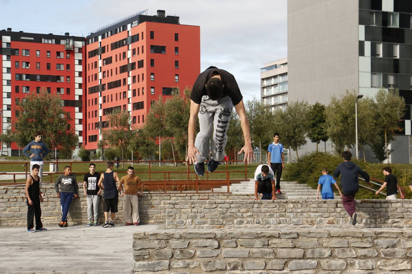 Vitoria se impulsa a la moda del parkour