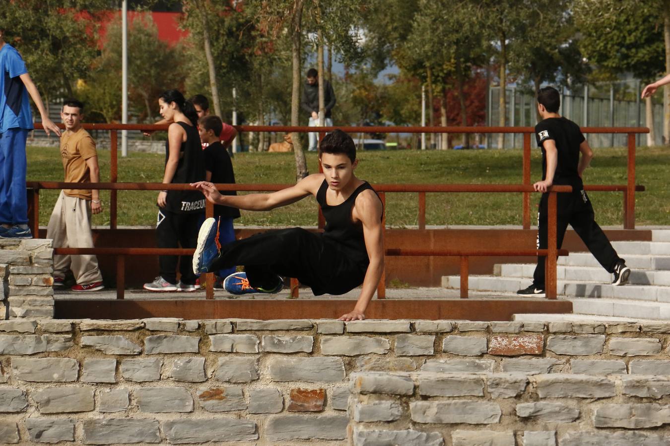 Vitoria se impulsa a la moda del parkour