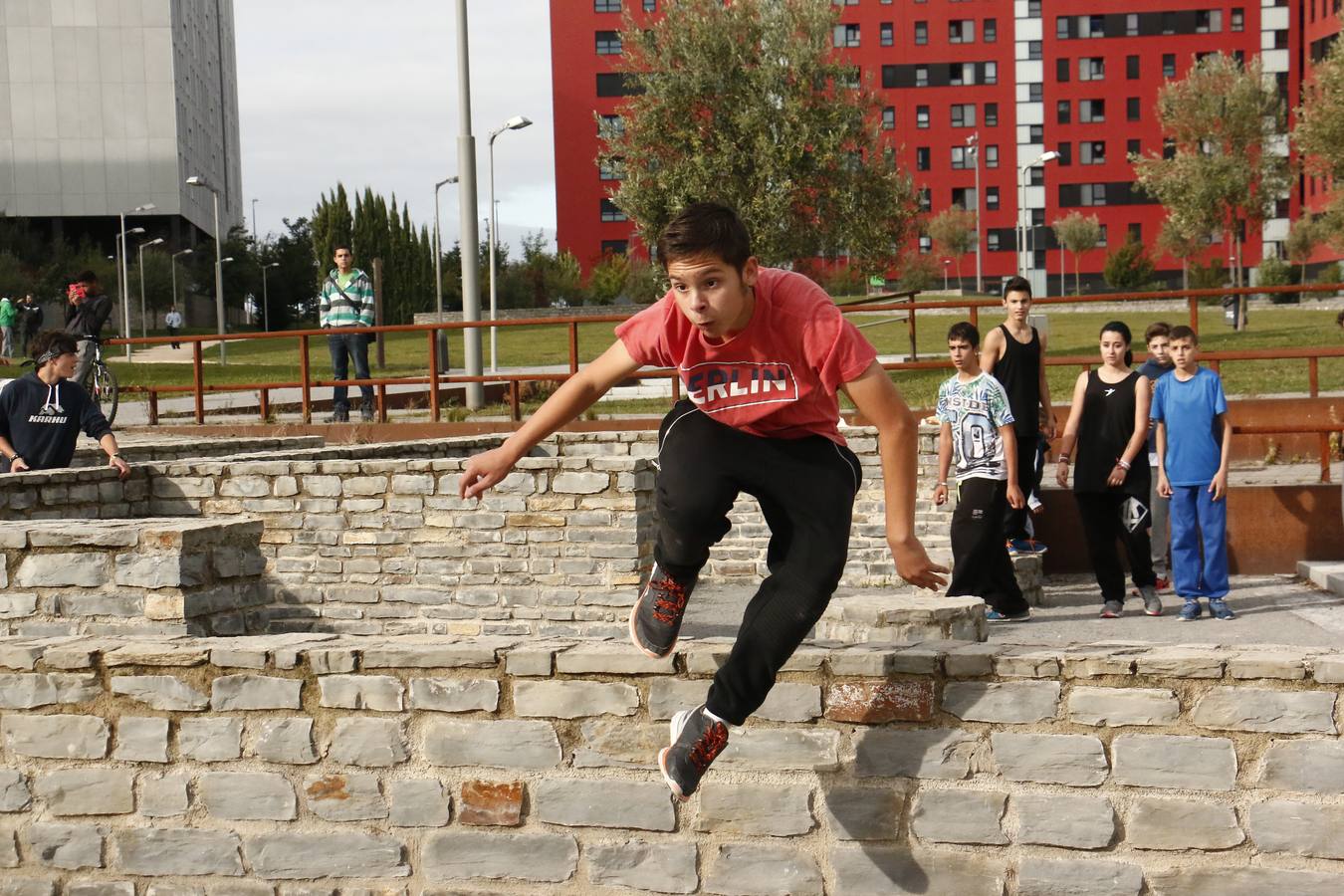 Vitoria se impulsa a la moda del parkour
