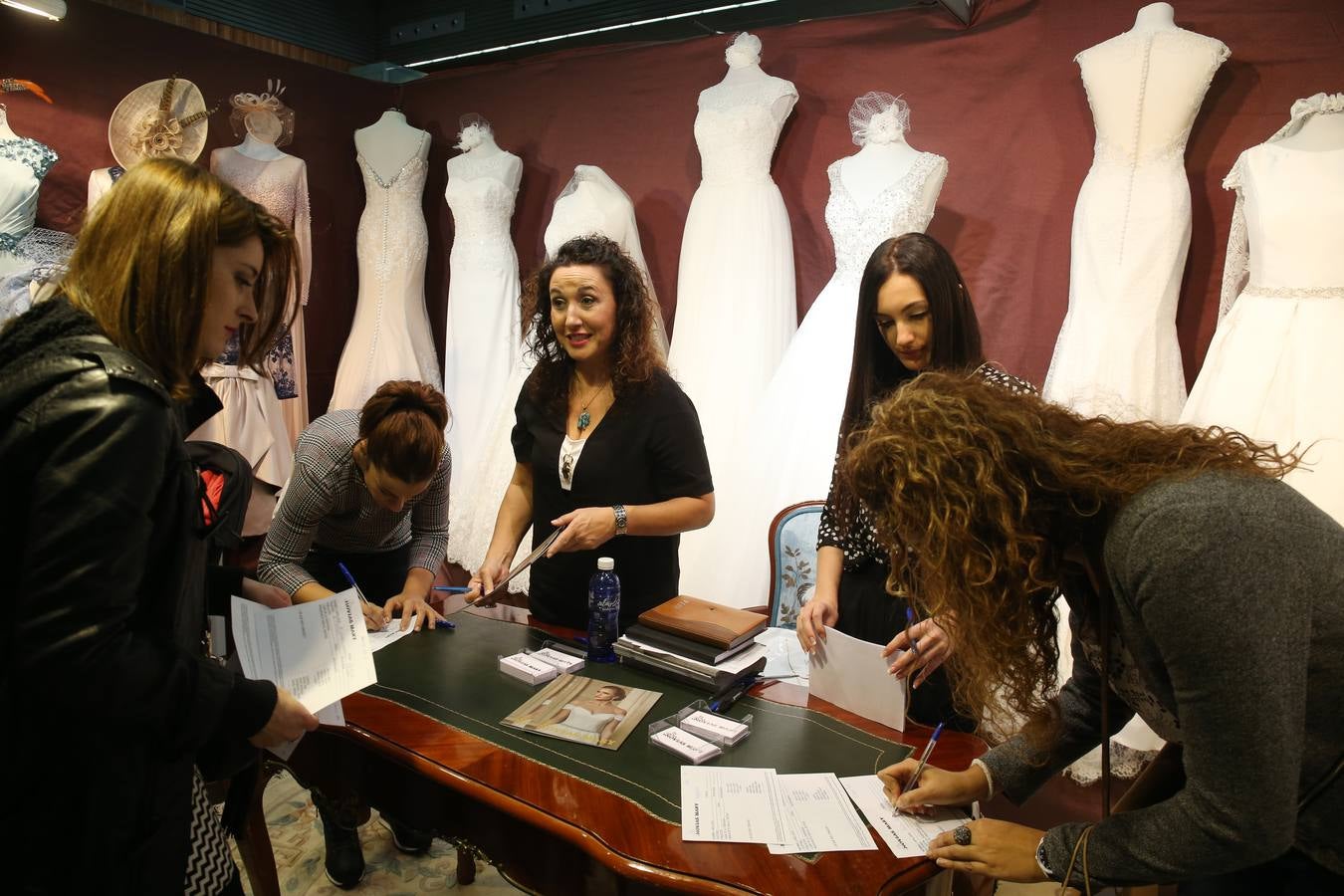 Novias y novios tienen una cita en el BEC