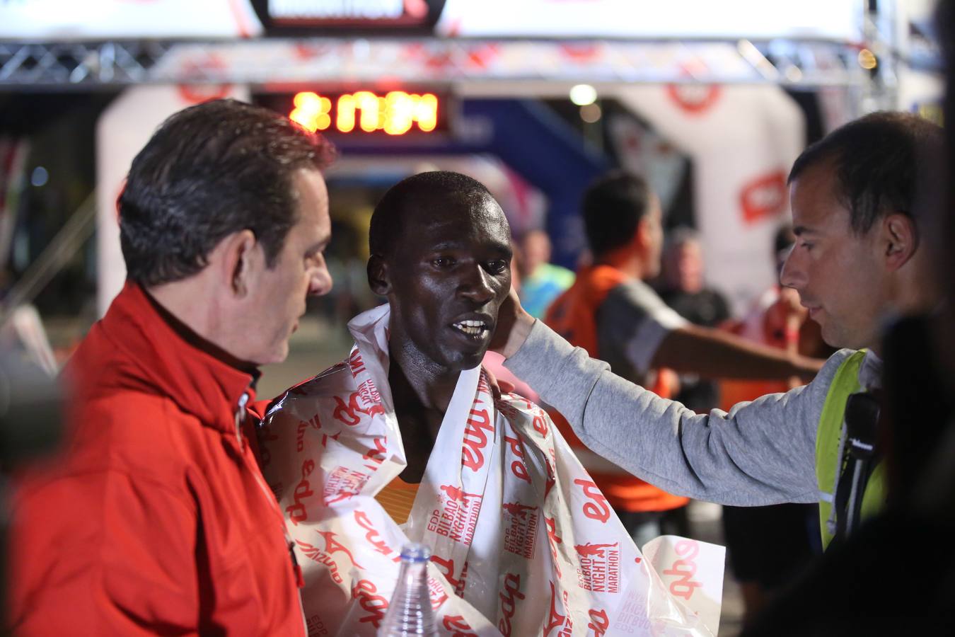 Las mejores imágenes del Bilbao Night Marathon 2016