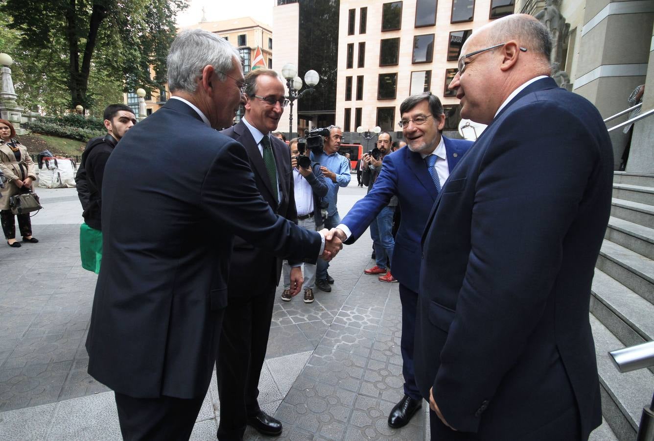 El presidente del TSJPV, Juan Luis Ibarra y el fiscal superior del País Vasco, Juan Calparsoro, reciben a los presidentes del PP vasco y de Bizkaia, Alfonso Alonso y Antón Dam,borenea respectivamente.