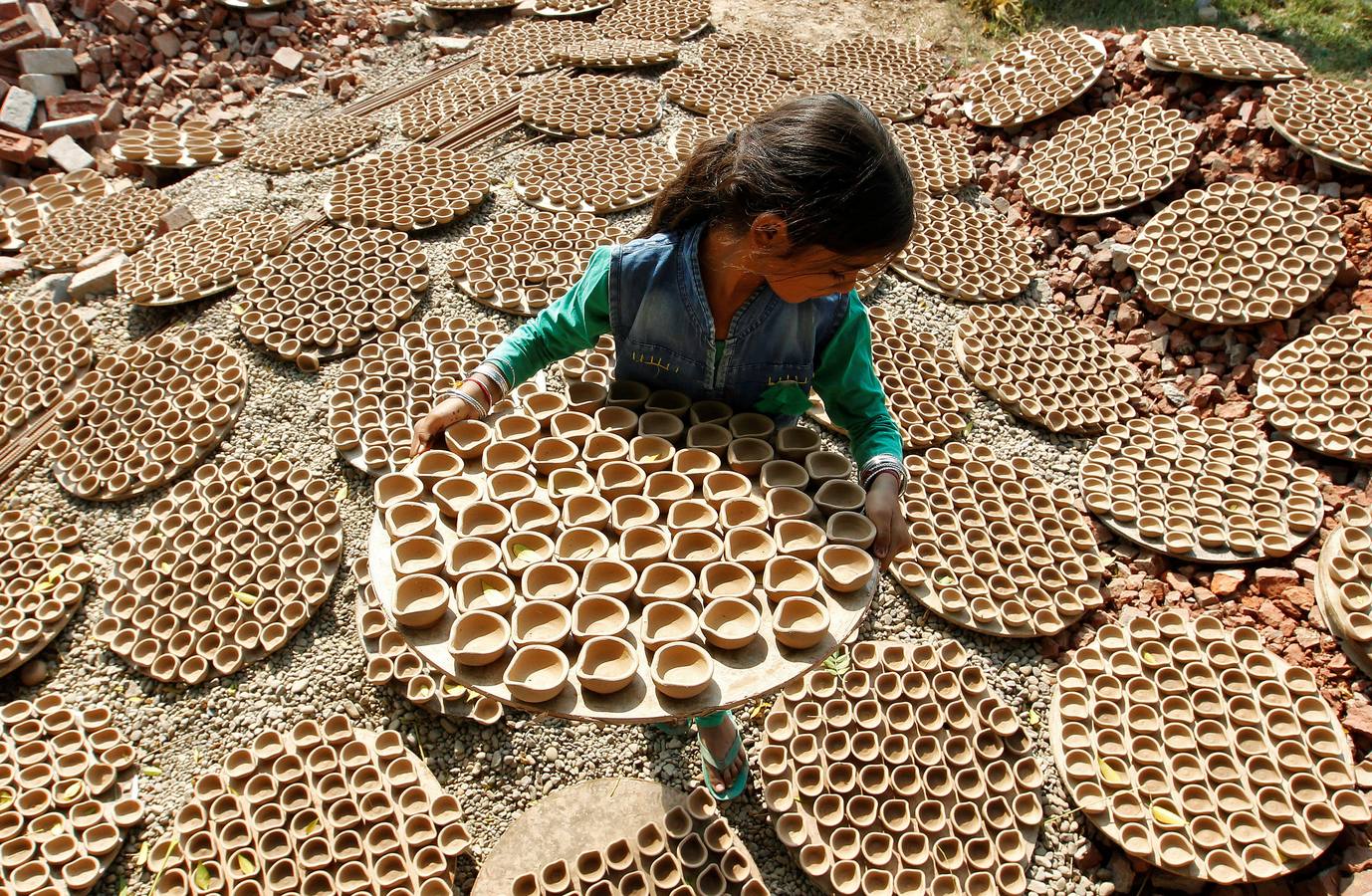 Fuegos, cerámica y luces para celebrar el festival hindú Diwali