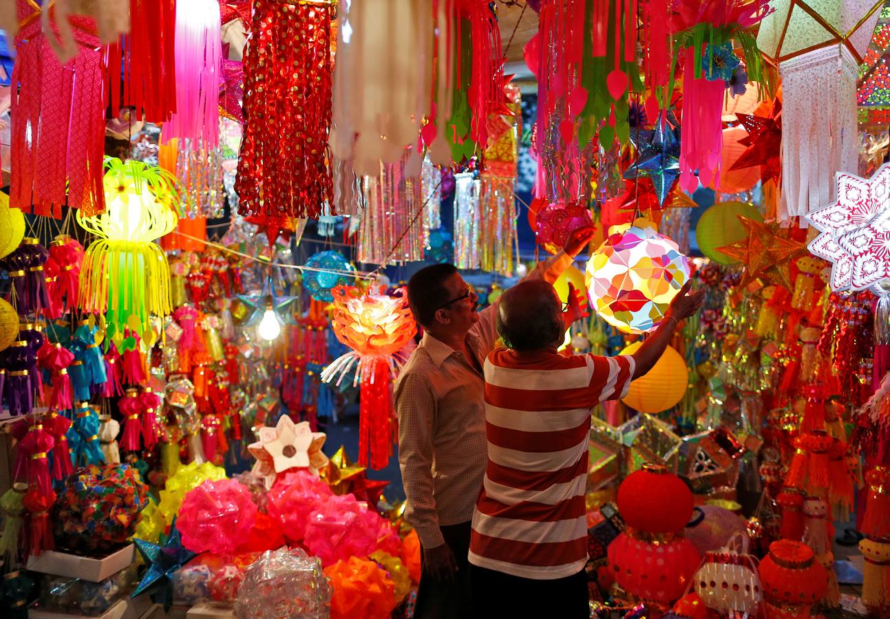 Fuegos, cerámica y luces para celebrar el festival hindú Diwali