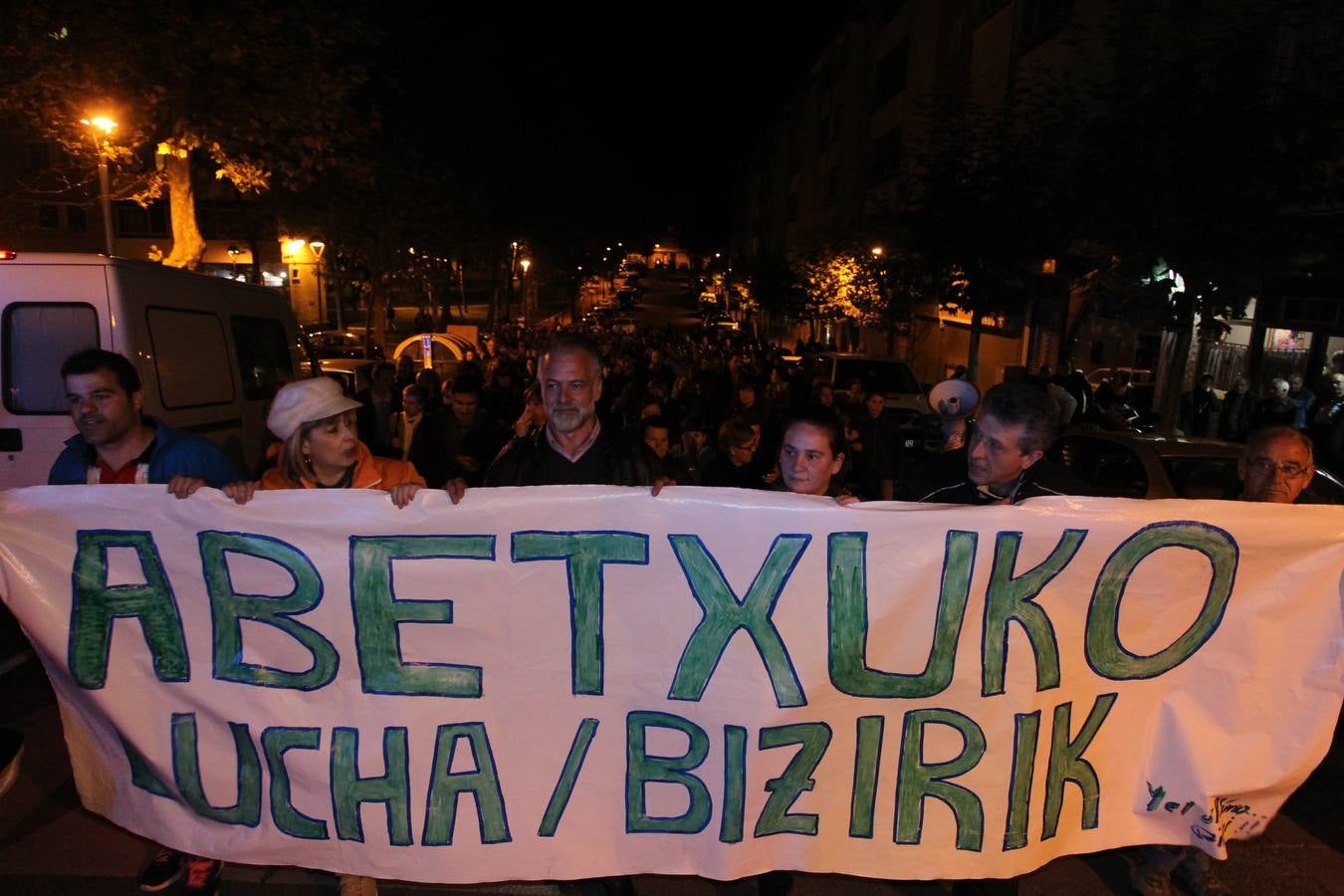 Vecinos del barrio bilbaíno de Ollerías acuden a la protesta diaria de Abetxuko contra &#039;los pichis&#039;