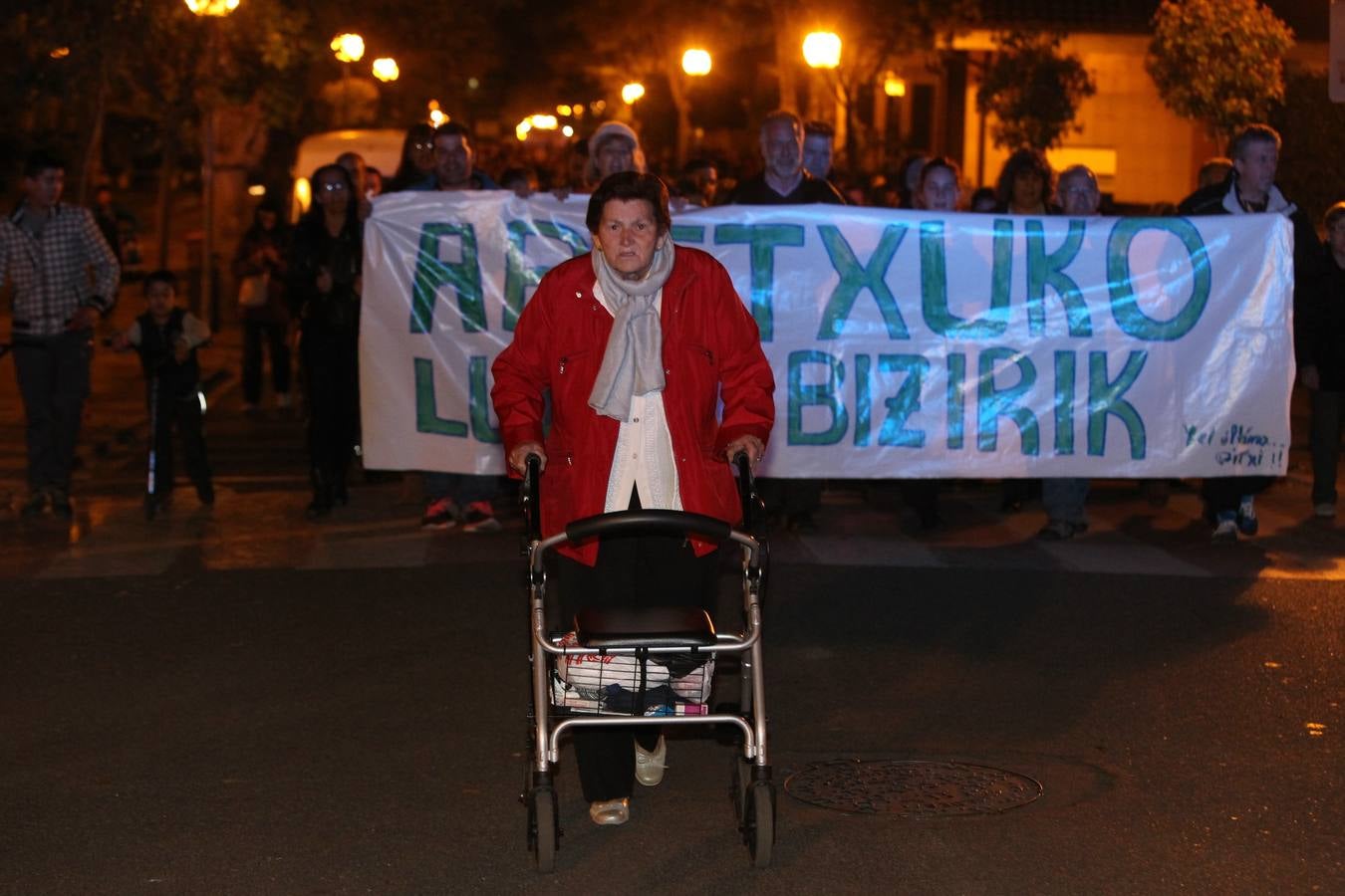 Vecinos del barrio bilbaíno de Ollerías acuden a la protesta diaria de Abetxuko contra &#039;los pichis&#039;