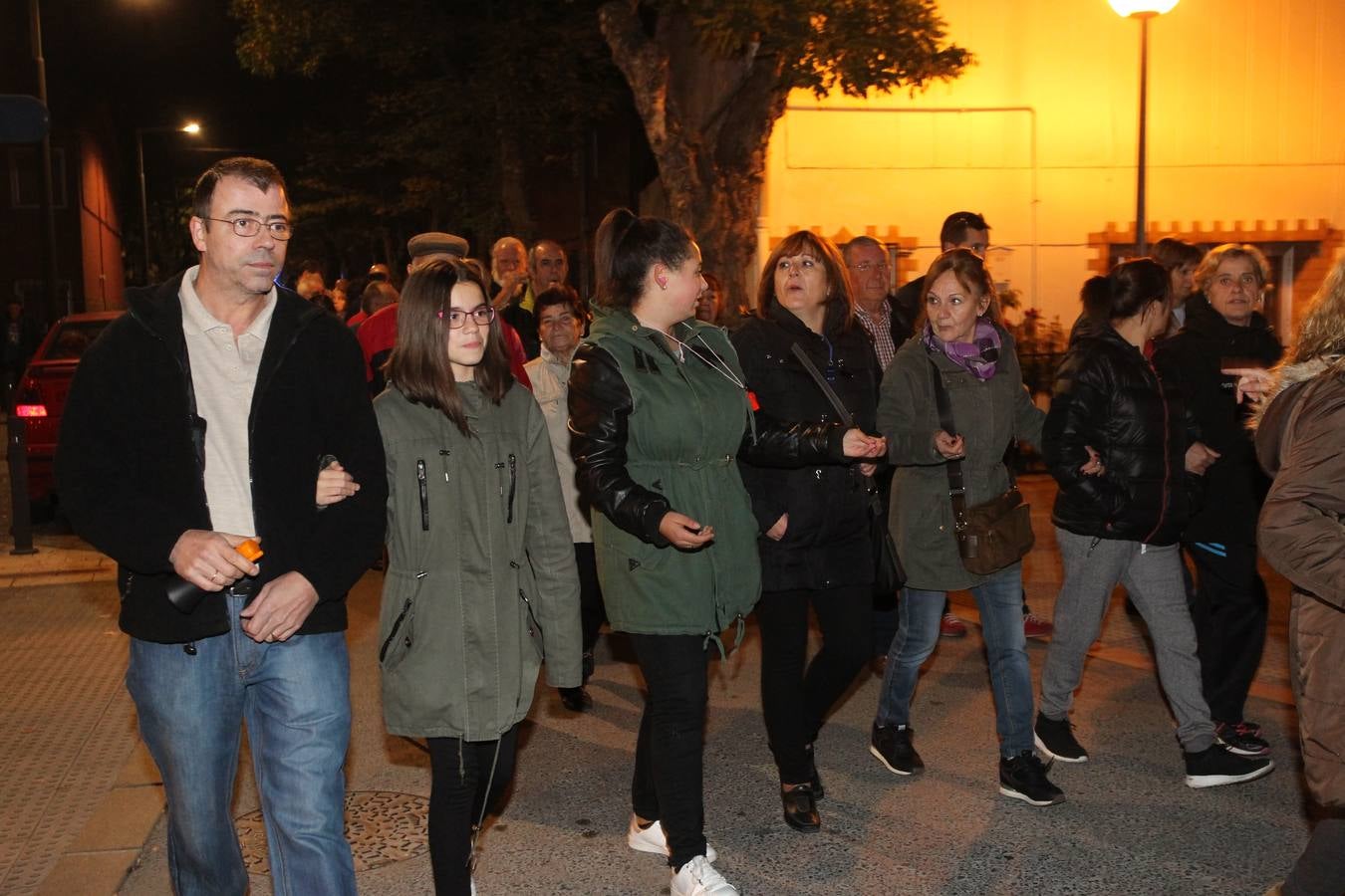 Vecinos del barrio bilbaíno de Ollerías acuden a la protesta diaria de Abetxuko contra &#039;los pichis&#039;