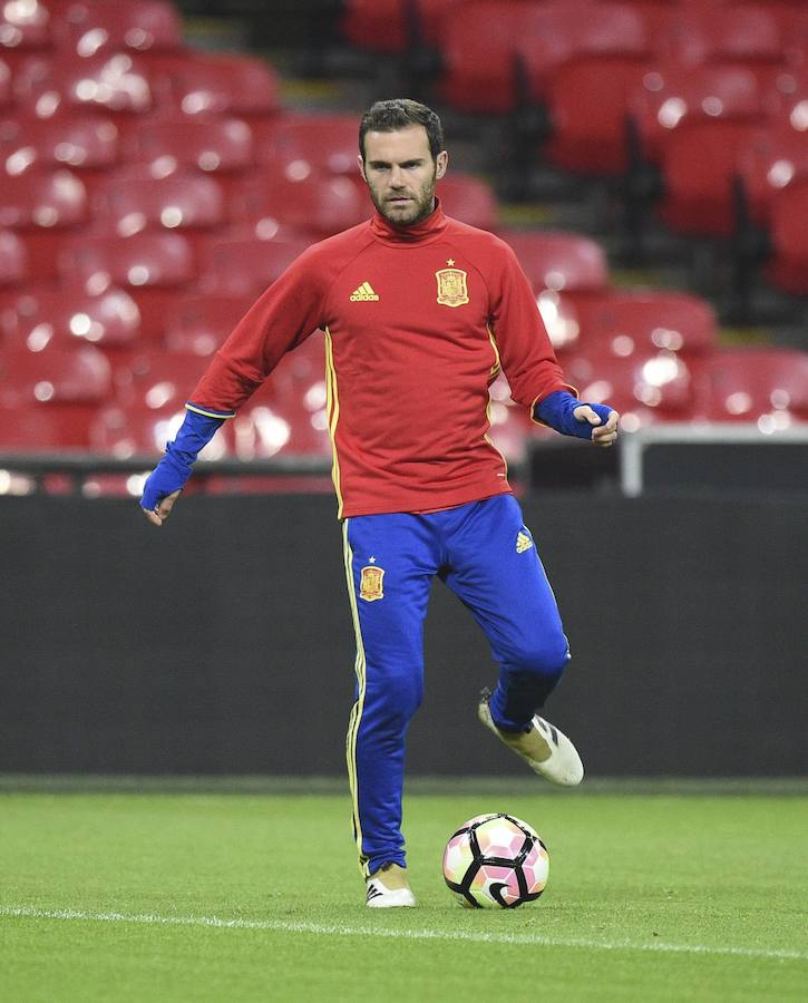 Aduriz pisa la alfombra de Wembley