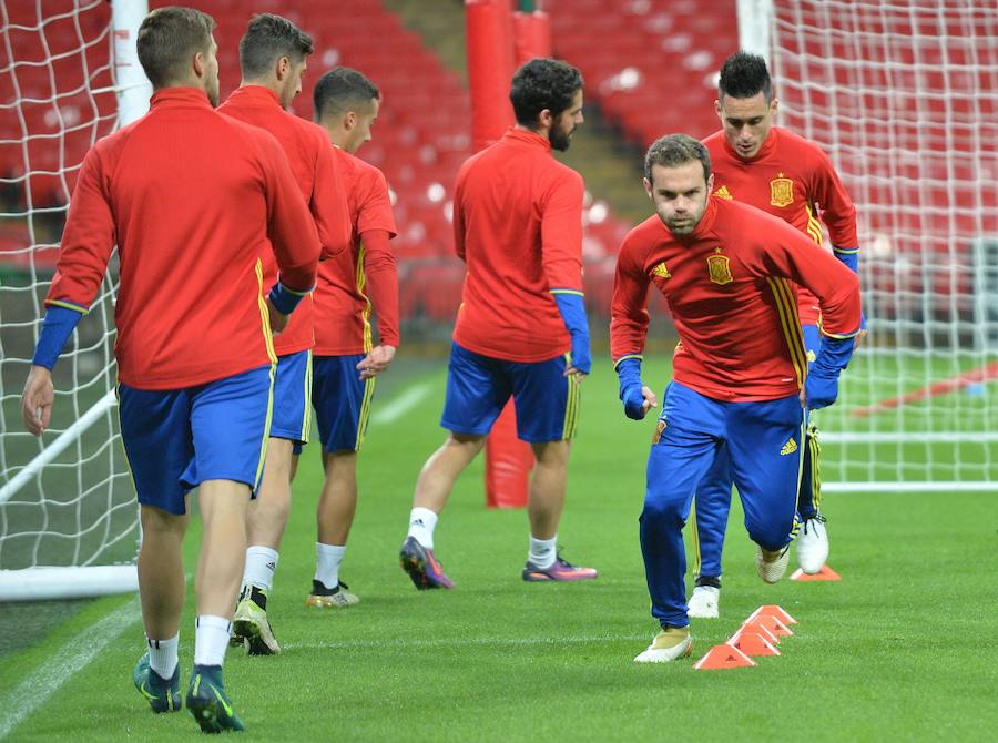Aduriz pisa la alfombra de Wembley