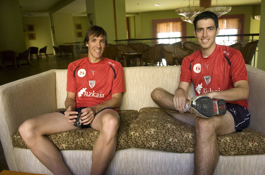 Pretemporada del Athletic en julio de 2008. En la foto, Iraola junto a David López.