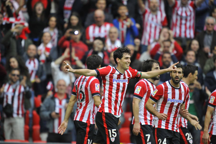 Andoni Iraola, en su último partido con el Athletic en San Mamés, celebra el gol marcado al Villarreal, en mayo de 2015