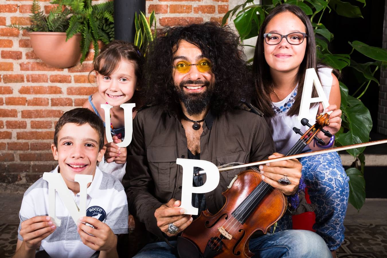 El violinista Ara Malikian llegó a los chavales a través de la música.