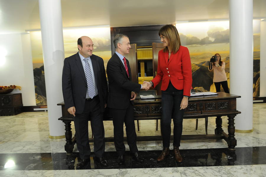 La firma del pacto de Gobierno PNV- PSE